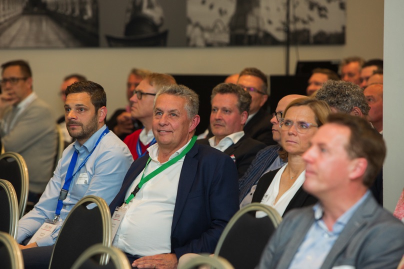 /images/slider-imgs-xs/075_Foto Loeffler_Weconact.jpg